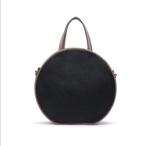 Round contrast satchel